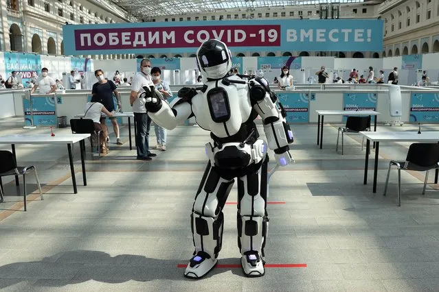 A robot is pictured at the Healthy Moscow Pavilion at Gostiny Dvor that offers COVID-19 vaccines in Moscow, Russia on July 12, 2021. (Photo by Vyacheslav Prokofyev/TASS)