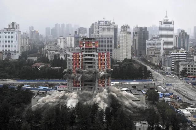 A view shows Worker's Cultural Palace during demolition by explosives in Kunming, Yunnan province, China, September 7, 2013. (Photo by Reuters/Stringer)