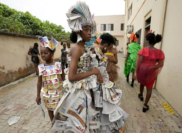 Models wearing outfits made from various recycled materials wait backstage before a “trashion show” in Sangotedo Lagos, Nigeria, Saturday, November 19, 2022. (Photo by Sunday Alamba/AP Photo)