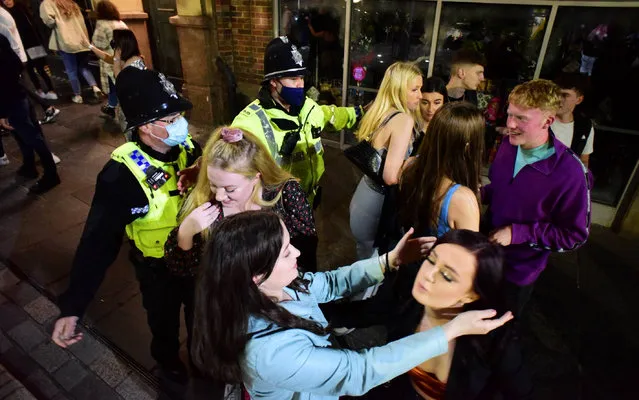 Cops try to clear drinkers gathering outside after the 10pm curfew in Newcastle, United Kingdom on October 23, 2020. British Prime Minister Boris Johnson imposed tougher coronavirus restrictions on an area of the northewest of England after placing Greater Manchester into the government's tier 3, the highest coronavirus alert level, defying local leaders who bitterly opposed the move without extra funding. (Photo by North News and Pictures/The Sun)
