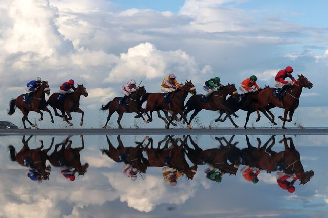Runners and riders in action durnig the O'NEILLS.COM Handicap at Laytown Races in County Meath, Ireland on Thursday, September 4, 2025. (Phopto by Liam McBurney/PA Wire)