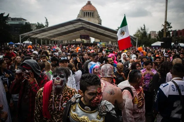 Characters are seen during the Zombie Walk over Reforma Avenue, Mexico City, Mexico, on October 22, 2016. (Photo by Manuel Velasquez/Anadolu Agency)