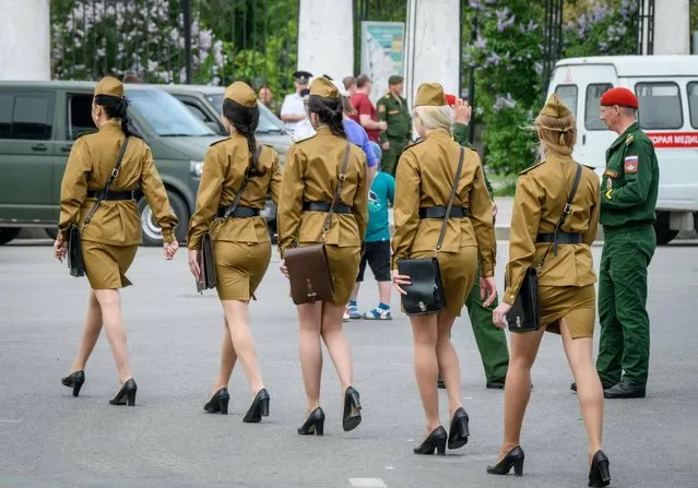 Russian policewomen dressed in Soviet Army styled uniforms take part in the Victory Day parade in Volgograd on May 9, 2018 Russia marks the 73 rd anniversary of the Soviet Union' s victory over Nazi Germany in World War Two. (Photo by Mladen Antonov/AFP Photo)