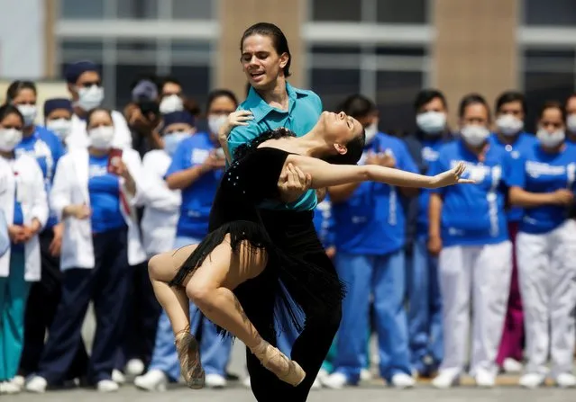 Ballet dancers perform outside a private hospital during the outbreak of the coronavirus disease (COVID-19), in Monterrey, Mexico on May 15, 2020. (Photo by Daniel Becerril/Reuters)