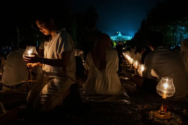 Buddhist devotees and tourists prepare to release lanterns into the air on Borobudur temple during celebrations for Vesak Day on June 4, 2023 in Magelang, Central Java, Indonesia. (Photo by Ulet Ifansasti/Getty Images)