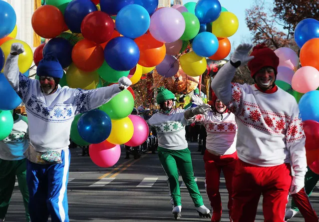 Clowns on roller blades perform during the Macy's Thanksgiving Day Parade in Manhattan,New York, U.S., November 22, 2018. (Photo by Brendan McDermid/Reuters)