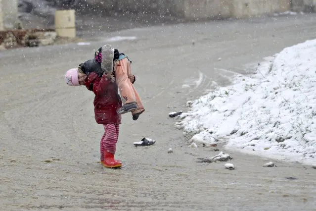 Syrian children play during a snow storm in Kvromh village in Idlib province January 15, 2015. (Photo by Khalil Ashawi/Reuters)