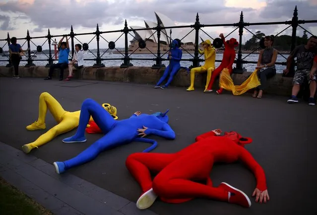 Performers dressed in monkey outfits pose in front of the Sydney Opera House as part of celebrations for the upcoming Lunar New Year of the Monkey in Australia, February 6, 2016. (Photo by David Gray/Reuters)