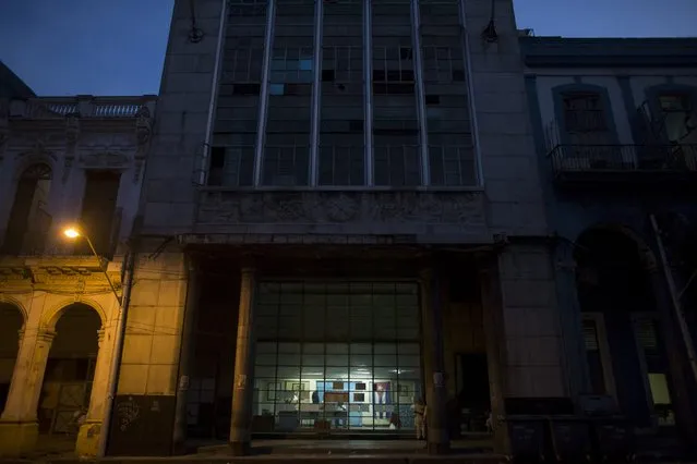 A polling station is seen at dawn before opening for municipal elections in Havana April 19, 2015. (Photo by Alexandre Meneghini/Reuters)