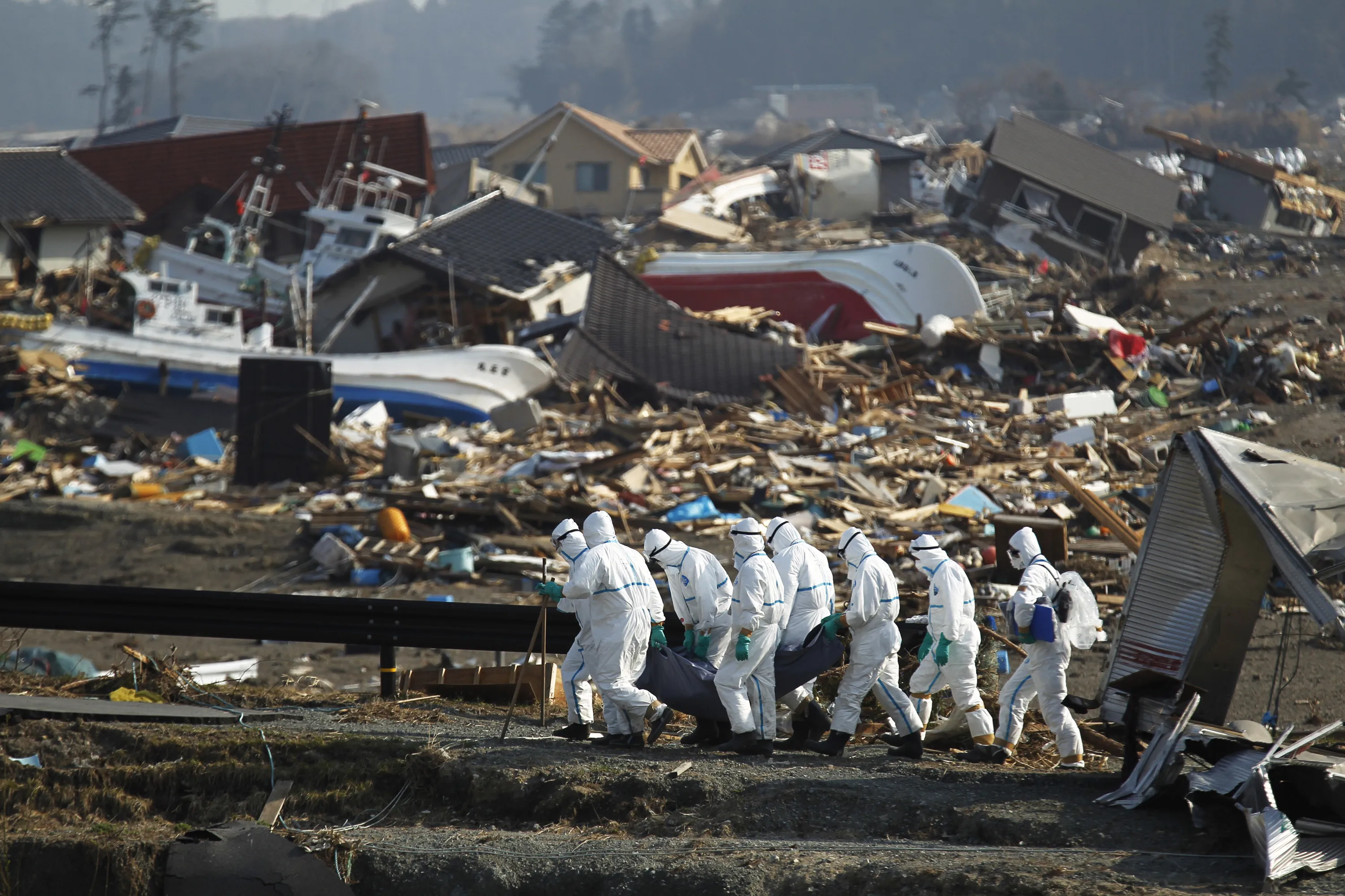 Аэс фукусима последствия. Авария на АЭС Фукусима-1. ЦУНАМИ Япония 2011 Фукусима-1. Авария на АЭС Фукусима-1 (Япония).. Япония 2011 АЭС.