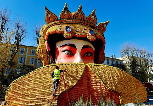 A worker puts the final touches on a sculpture made with lemons and oranges named “Beijing Opera” during the 89th Lemon festival around the theme “Rock and Opera” in Menton, France on February 8, 2023. (Photo by Eric Gaillard/Reuters)