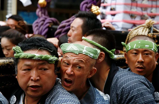 Men carry a portable shrine, a Mikoshi, near the Senso-ji Temple during the Sanja festival in Tokyo's Asakusa district, Japan, May 15, 2016. (Photo by Thomas Peter/Reuters)