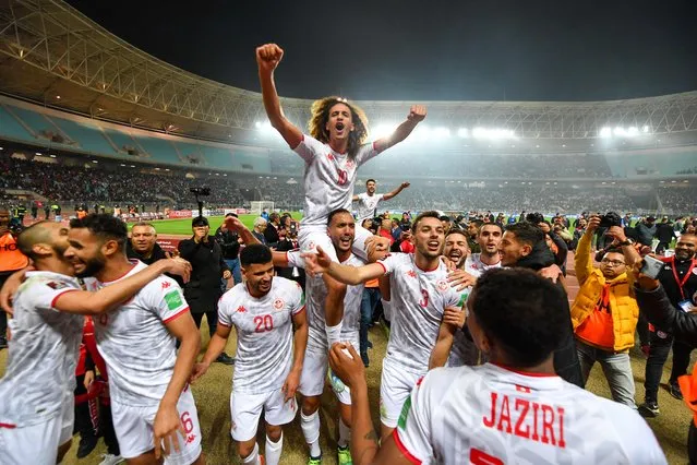Tunisia's players celebrate qualifying to the 2022 Qatar World Cup African Qualifiers football match between Tunisia and Mali at the Hamadi Agrebi Olympic stadium in the city of Rades on March 29, 2022. Tunisia secured a place at the 2022 World Cup in Qatar despite being held 0-0 at home by Mali in the second leg of an African play-off. (Photo by Fethi Belaid/AFP Photo)