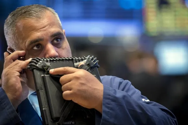 Traders work on the floor of the New York Stock Exchange August 24, 2015. (Photo by Brendan McDermid/Reuters)