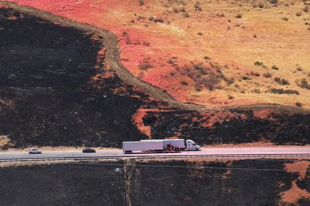 Traffic crawls on the I-5 in the burn scar of the Route Fire near Castaic, California, U.S., September 1, 2022. (Photo by David Swanson/Reuters)