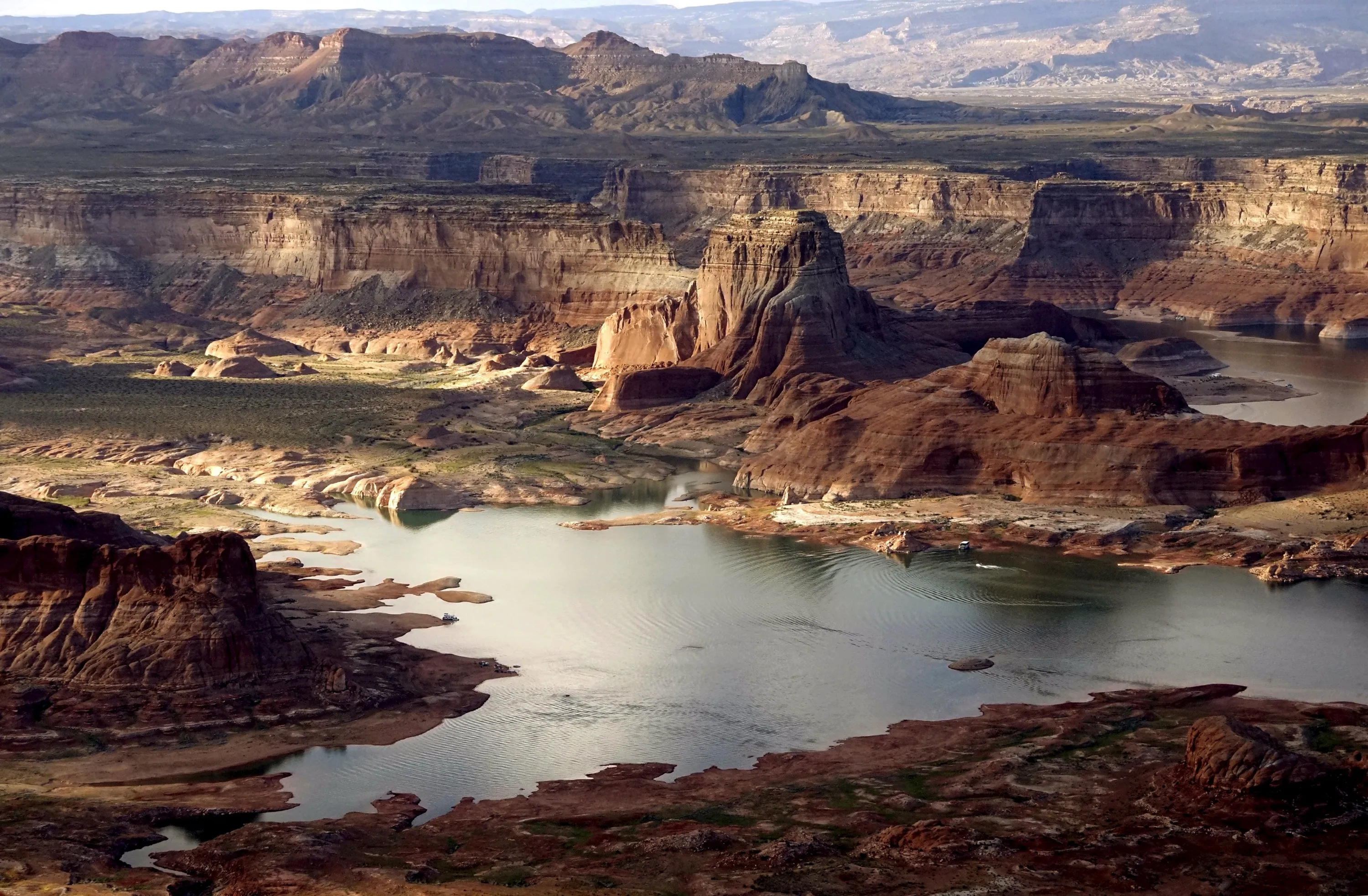 Рассказ река америки. Озеро Пауэлл Аризона. Каньоны штат Юта озеро Пауэлл. Водохранилище Пауэлл (США). Каньон реки Колорадо.