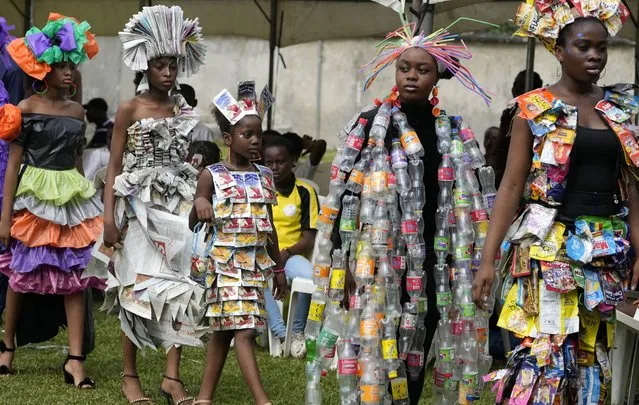 Models, wearing outfits made from various recycled materials, walk around the venue of the “trashion show” in Sangotedo Lagos, Nigeria, Saturday, November 19, 2022. (Photo by Sunday Alamba/AP Photo)