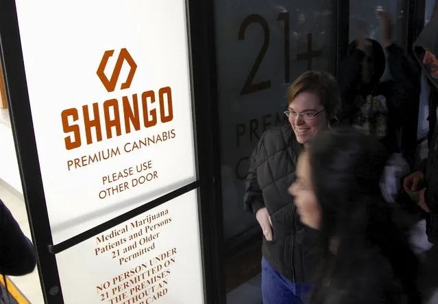 Buyers enter Shango Cannabis shop to purchase legal recreational marijuana beginning at midnight in Portland, Oregon October 1, 2015. (Photo by Steve Dipaola/Reuters)