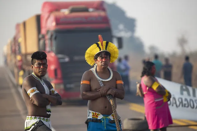 Kayapo Indigenous block a highway near Novo Progresso, Para state, Brazil, Monday, August 17, 2020. Protesters blocked the highway BR-163 to pressure Brazilian President Jair Bolsonaro to better shield them from COVID-19, to extend damages payments for road construction near their land, and to consult them on a proposed railway to transport soybeans and corn. (Photo by Andre Penner/AP Photo)