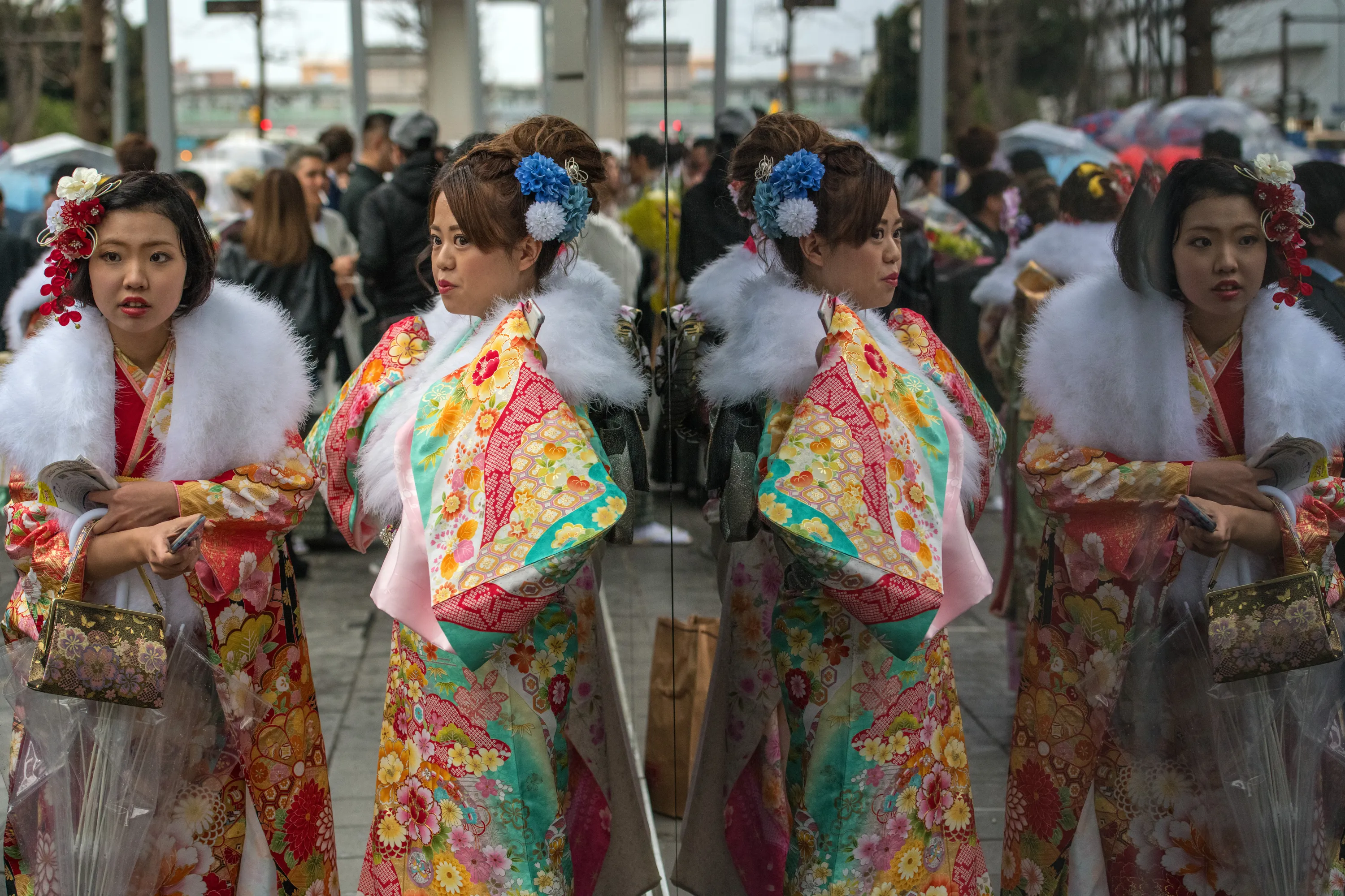 День совершеннолетия в Японии кимоно. Японский день совершеннолетия. С днем совершеннолетия. В день совершеннолетия можно