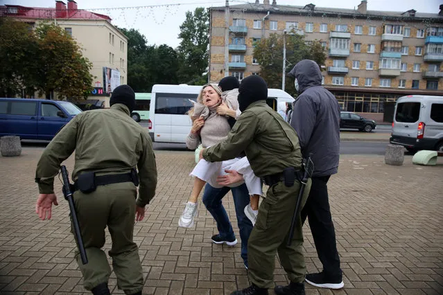 Law enforcement officers detain participants of a rally to support detained opposition figure Maria Kolesnikova in Minsk on September 8, 2020. Authorities in Belarus tried to forcibly expel leading opposition figure Maria Kolesnikova from the country but she tore up her passport in defiance and jumped out a car window to stay, her allies said on September 8, 2020. Kolesnikova, one of the last of the figures leading mass protests against President Alexander Lukashenko who is still in the country, was detained at the border early on Tuesday after going missing in Monday. (Photo by TUT.BY/AFP Photo)