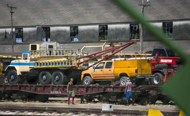 Heavy machinery is seen loaded on a train ready to go to eastern Cuba prior the arrival of Hurricane Matthew, in Havana, Cuba, Monday, October 3, 2016. A hurricane warning is in effect for Jamaica, Haiti, and the Cuban provinces of Guantanamo, Santiago de Cuba, Holguin, Granma and Las Tunas – as well as the southeastern Bahamas. (Photo by Desmond Boylan/AP Photo)