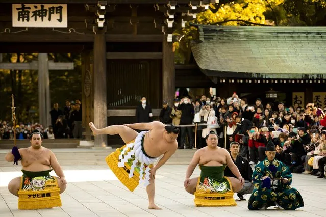 Mongolian-born grand sumo champion Yokozuna Hakuho (2nd L) performs the New Year's ring-entering rite at the annual celebration for the New Year at Meiji Shrine in Tokyo January 7, 2015. (Photo by Thomas Peter/Reuters)