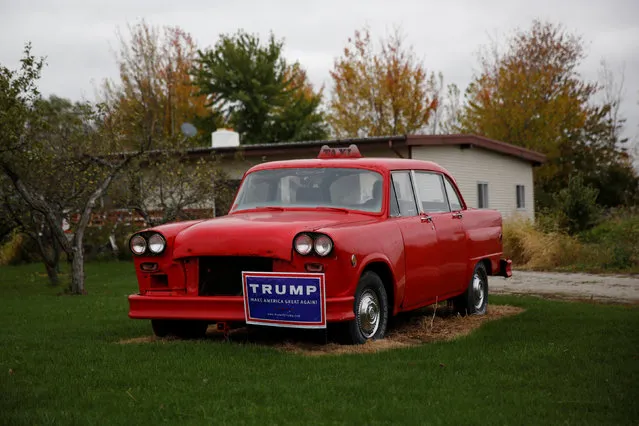 A sign for U.S. Republican presidential nominee Donald Trump is seen along the road near Sandusky, Ohio U.S., October 27, 2016. (Photo by Shannon Stapleton/Reuters)