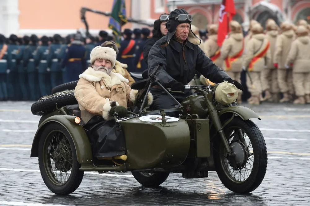 Russia Replicates 1941 Revolution Day Parade