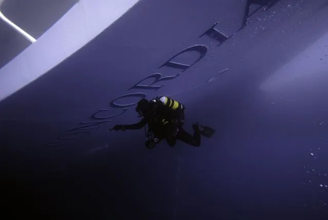 A Carabinieri scuba diver inspects the Costa Concordia cruise ship which ran aground off the west coast of Italy at Giglio island in this January 19, 2012 file photo. (Photo by Reuters/Centro subacquei dei Carabinieri)