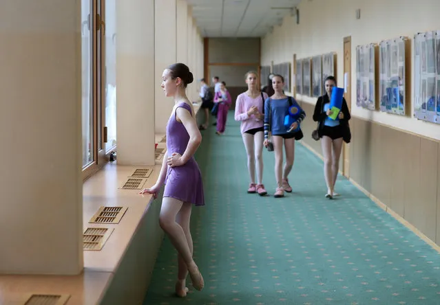 British ballerina Rachel Armstrong looks out of a window at the Bolshoi Ballet Academy in Moscow, Russia May 20, 2021. Armstrong, 20, is among the few dancers from England to ever graduate from the renowned Bolshoi Ballet Academy, whose Russian and foreign graduates dance for ballet companies across the globe. (Photo by Evgenia Novozhenina/Reuters)