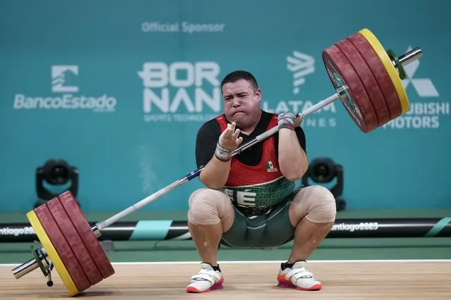 Mexico's Josue Medina fails his attempt during the men's 102kg weightlifting event at the Pan American Games in Santiago, Chile, Tuesday, October 24, 2023. (Photo by Moises Castillo/AP Photo)