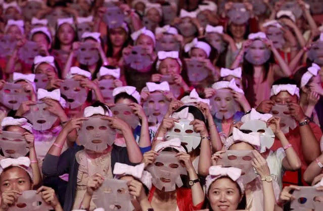 Participants get ready to apply facial masks in Taipei July 28. 2013. A total of 1213 people broke the Guinness World Record by applying facial masks for 10 minutes at the same time on Sunday, according to event organizers. (Photo by Pichi Chuang/Reuters)