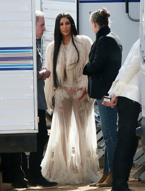Kim Kardashian filming scenes for Ocean's Eight in Downtown Los Angeles on March 6, 2017. (Photo by Clint Brewer/Splash News and Pictures)
