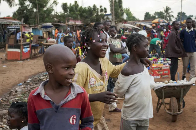 Children walk around an open-air market in Petevo in the Central African Republic's capital of Bangui, March 9, 2014. The United Nations estimates that some 650,000 people have been displaced by violence within Central African Republic, while nearly 300,000 have crossed into neighbouring countries. (Photo by Camille Lepage/Reuters)