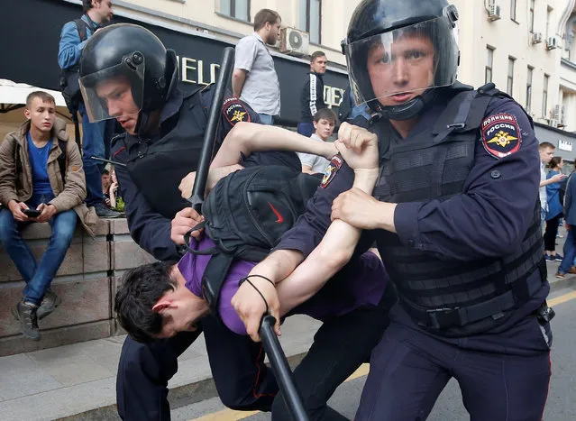 Riot police detain a man during an anti-corruption protest organised by opposition leader Alexei Navalny, on Tverskaya Street in central Moscow, Russia on Monday, June 12, 2017. (Photo by Maxim Shemetov/Reuters)