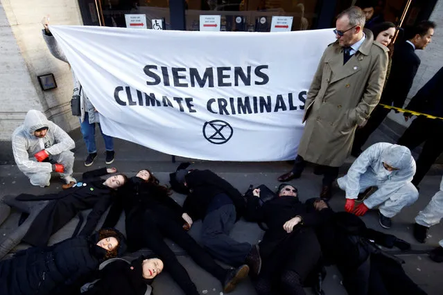 Extinction Rebellion climate change activists demonstrate in front of Siemens' headquarters in London, Britain on January 16, 2020. (Photo by Henry Nicholls/Reuters)