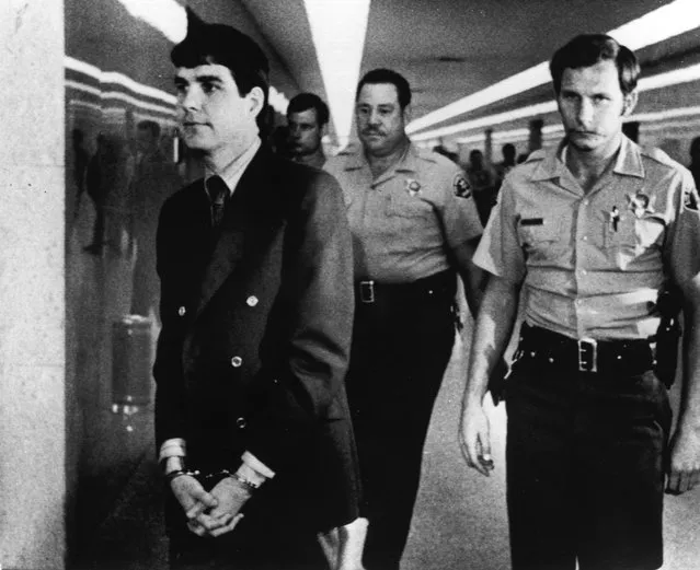 Charles “Tex” Watson is led back to jail from a courtroom in Los Angeles, October 12, 1971, after he was convicted of seven counts of first-degree murder and one of conspiracy to commit murder in the Tate-LaBianca slayings. Watson, a  member of the Charles Manson “family”, was the last of five defendants to be convicted in the slayings. (Photo by AP Photo)