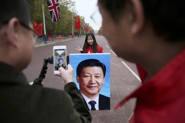 Supporters of China's President Xi Jinping wait on the Mall for him to pass during his ceremonial welcome, in London, Britain, October 20, 2015. (Photo by Neil Hall/Reuters)