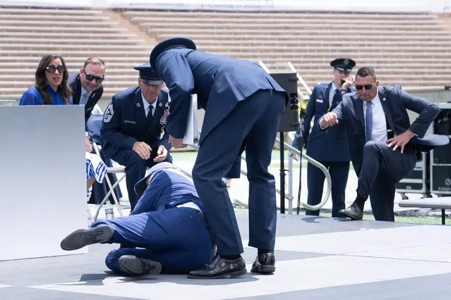 US President Joe Biden falls during the graduation ceremony at the United States Air Force Academy, just north of Colorado Springs in El Paso County, Colorado, on June 1, 2023. (Photo by Brendan Smialowski/AFP Photo)