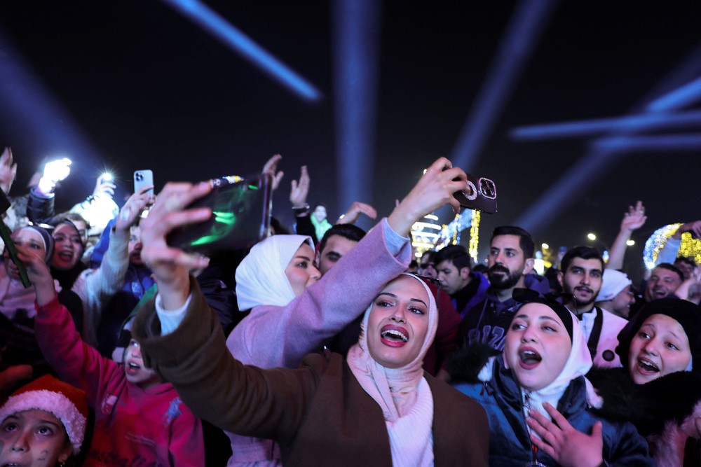 Pictures of the Year 2025, Part 001/171