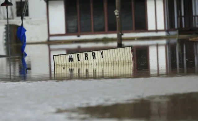 A sign sits underwater located in the downtown area of Elba, Alabama, December 26, 2015. Alabama has been hit with storms and heavy rain since Wednesday, and the Weather Service issued flash flood warnings around the region for Friday. (Photo by Marvin Gentry/Reuters)