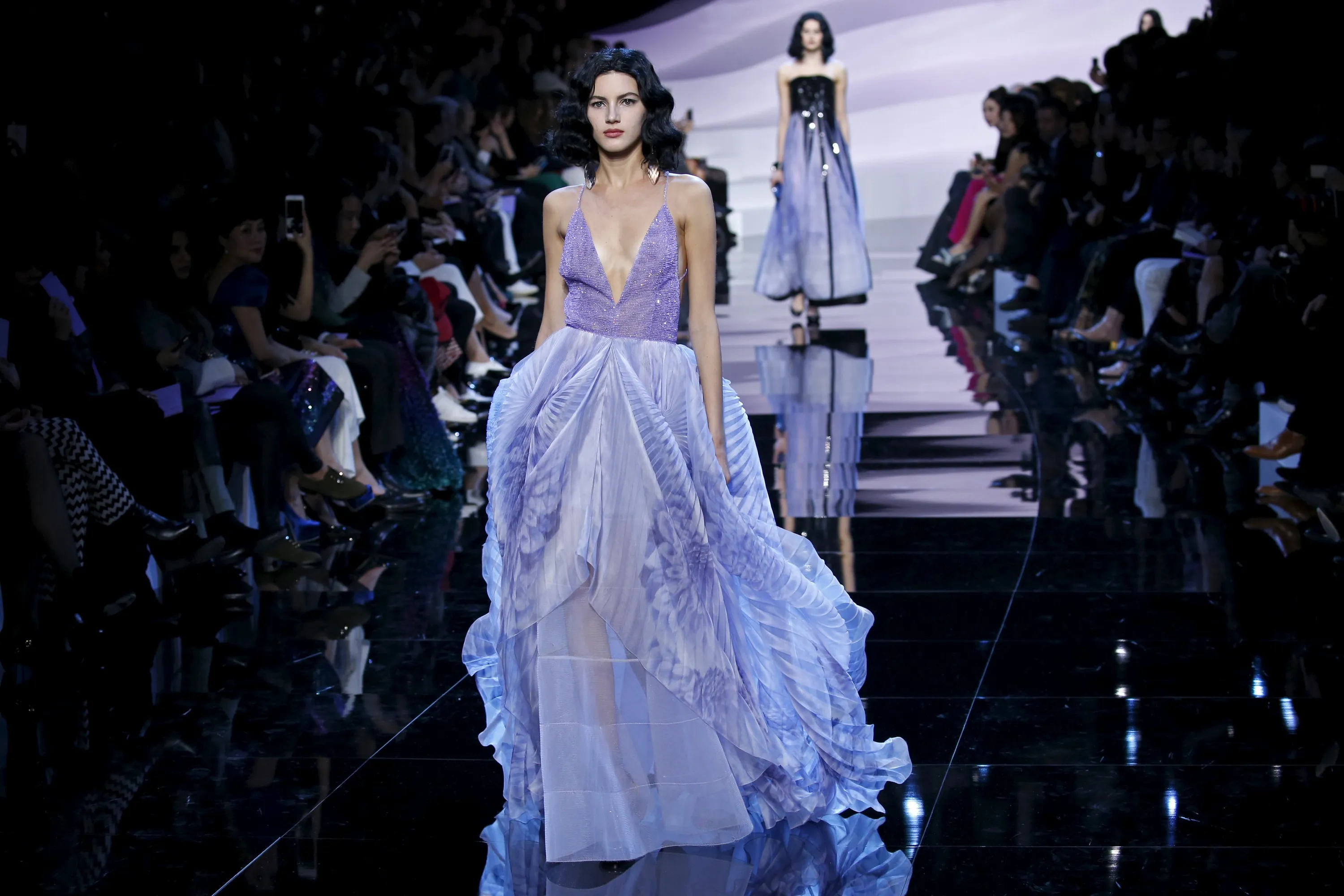Показ моделей видео. Кендалл Дженнер в показе диор. Giorgio Armani | Haute Couture Spring Summer 2023. Неделя моды в Париже Юдашкин.
