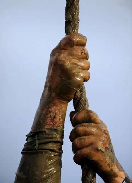 Hands grip a rope during the “Farinato Race” winter extreme run competition in Gijon, northern Spain, January 31, 2016. (Photo by Eloy Alonso/Reuters)