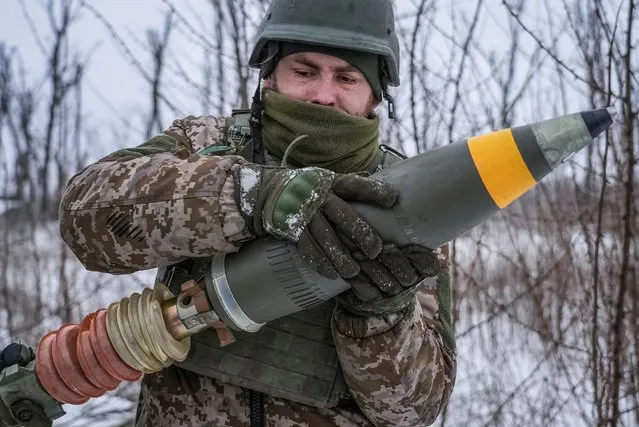 A Ukrainian serviceman of 2 battalion 92nd brigade prepares  to fire a 120-mm towed artillery pieces-mortar 2B16 “Nona-K” which was captured in the battle with the Russian army towards Russian troops, amid Russia's attack on Ukraine, at a position near Bakhmut in Donetsk region, Ukraine on January 10, 2024. (Photo by Inna Varenytsia/Reuters)