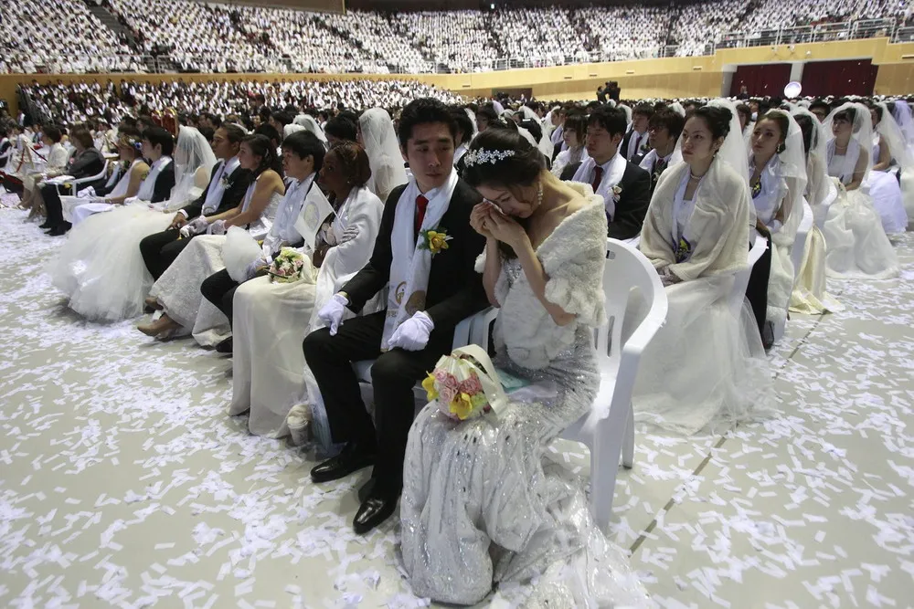 5000 Brides and Grooms Marry in Mass Wedding Ceremony