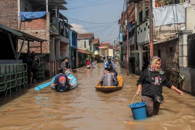 Residents are being evacuated by using the boats in Dayeuhkolot, Indonesia on November 3, 2021. Citarum river overflowed due to the heavy rainfall inundating thousands of houses in Bandung regency including Dayeuhkolot, Bojongsoang, and Baleendah. (Photo by Algi Febri Sugita/SOPA Images/Rex Features/Shutterstock)