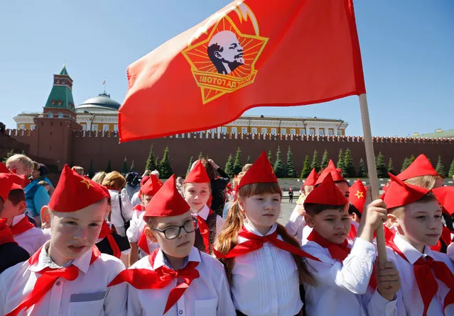 Members of the Russian Young Pioneers attend a ceremony, organized by the Russian Communist Party, welcoming new members to the organization, in Red Square, Moscow, Russia, 19 May 2019. The organization, a relic of the Soviet era and totalitarian society, was an element of communist education and propaganda at school. Russian schools are currently reviving and promoting the moral values of the pioneer organizations. (Photo by Sergei Ilnitsky/EPA/EFE)