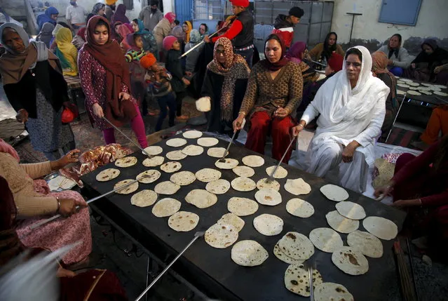 Devotees prepare “roti” (Indian bread) at a community kitchen in a Gurudwara or a Sikh temple on the occasion of the birth anniversary of Guru Gobind Singh in Chandigarh, India, January 16, 2016. Guru Gobind Singh was the last and the tenth Guru of the Sikhs. (Photo by Ajay Verma/Reuters)