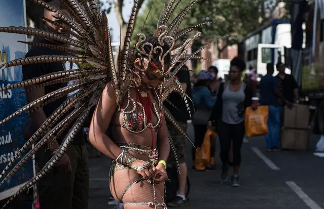 A performer puts finishing touches to her costume before the start of the Notting Hill Carnival parade on August 28, 2017 in London, England. The Notting Hill Carnival has taken place since 1966 and now has an attendance of over two million people. (Photo by Chris J. Ratcliffe/Getty Images)